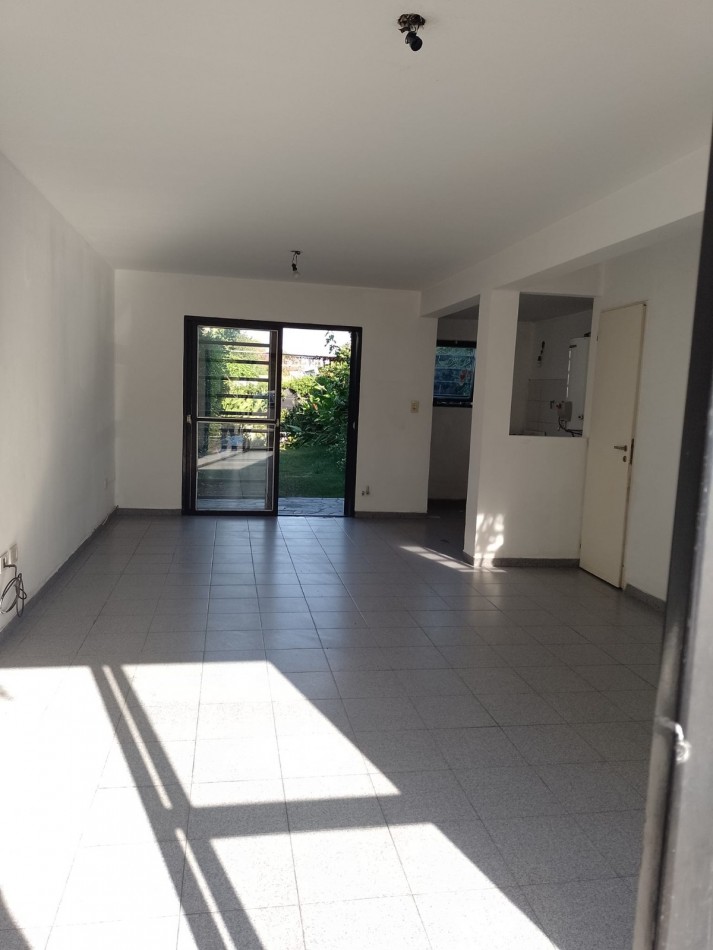 VENTA Duplex 2 dormitorios Gonnet, inmejorable zona