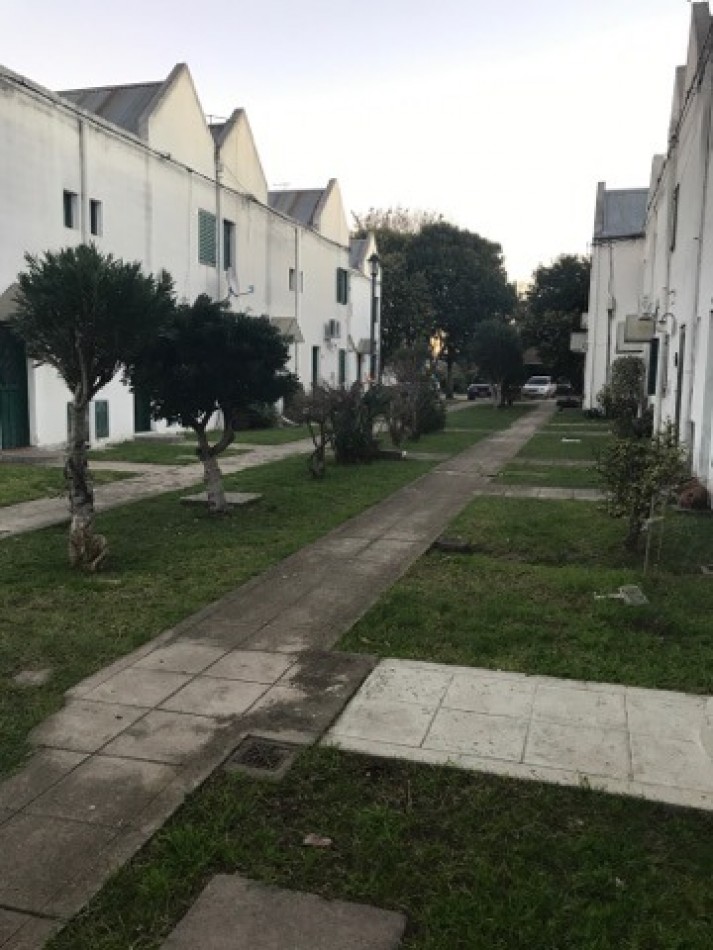 Alquiler casa 2 dormitorios Barrio UPCN