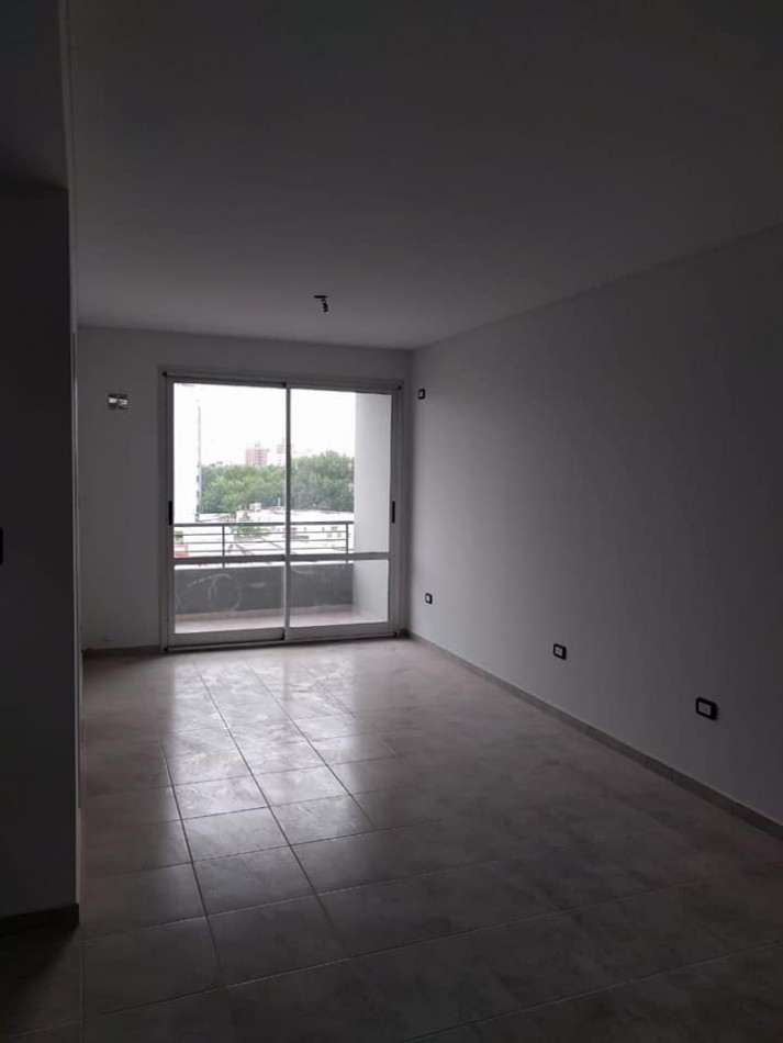 ALQUILER MONOAMBIENTE EN 13 Y 64