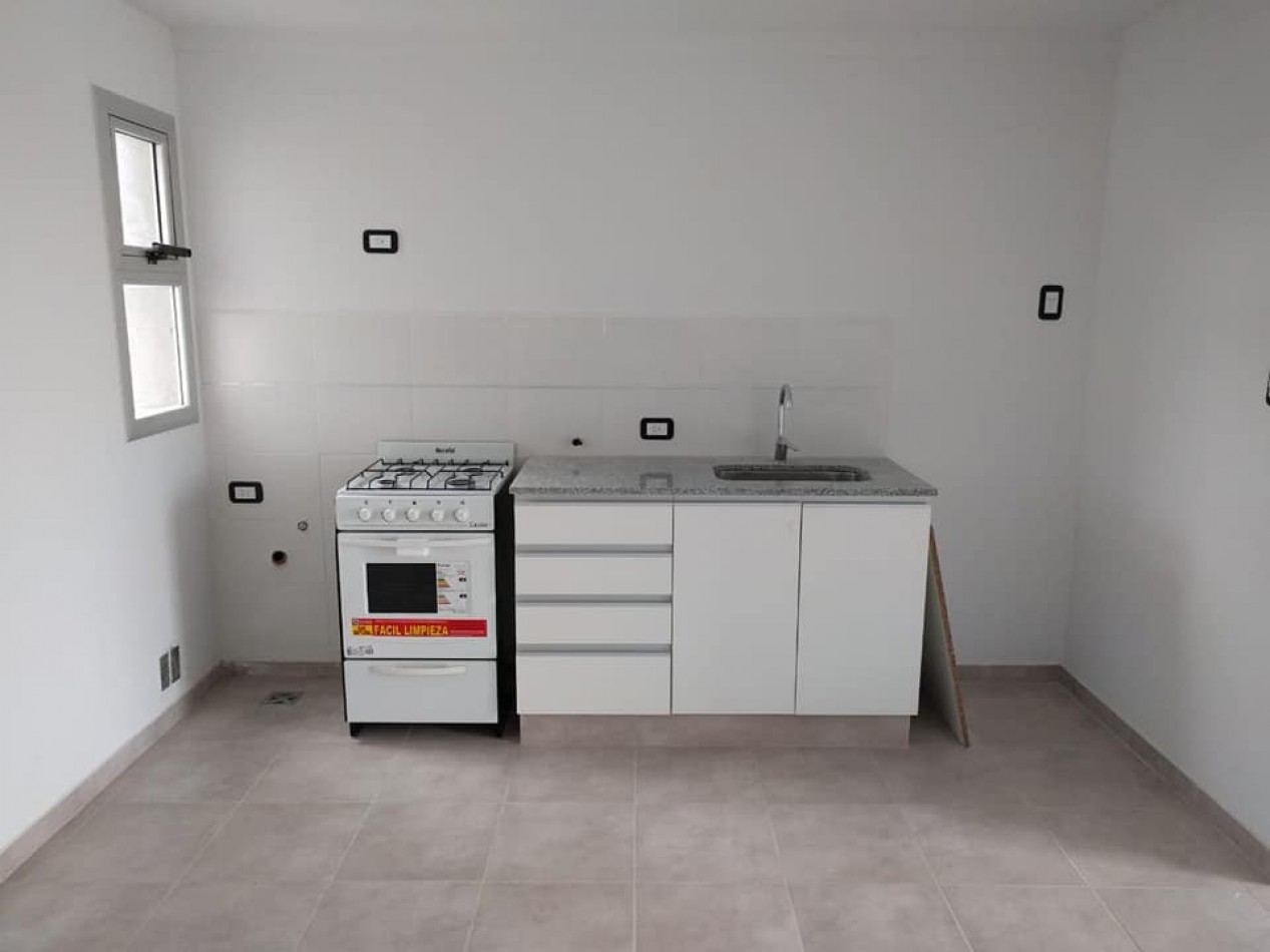 ALQUILER MONOAMBIENTE EN 13 Y 64