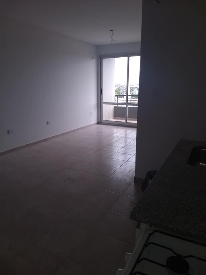 ALQUILER MONOAMBIENTE EN 13 Y 64