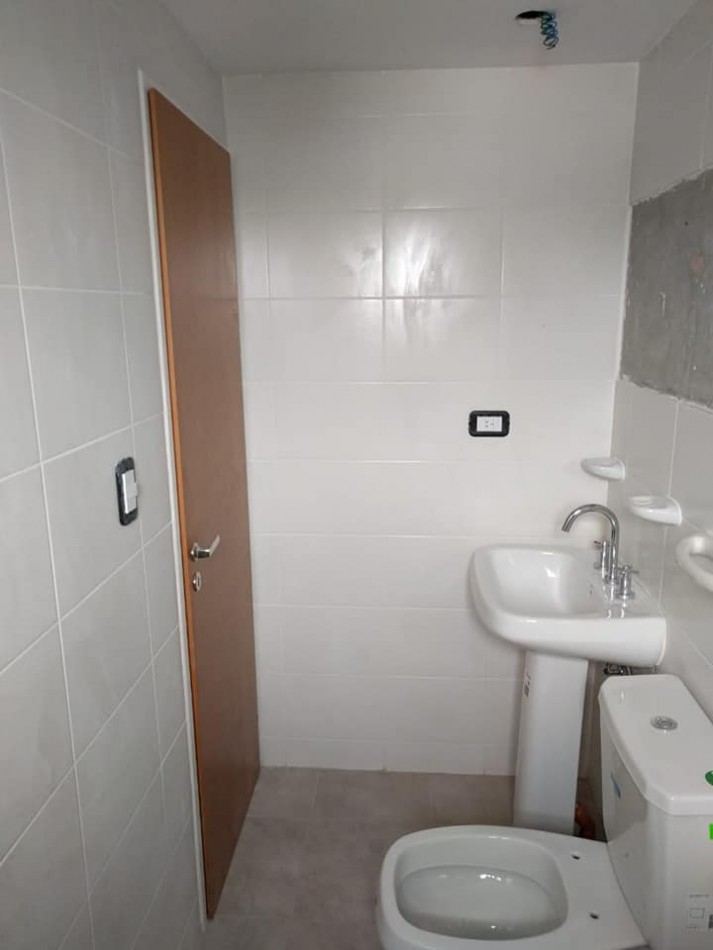 ALQUILER MONOAMBIENTE EN 13 Y 64