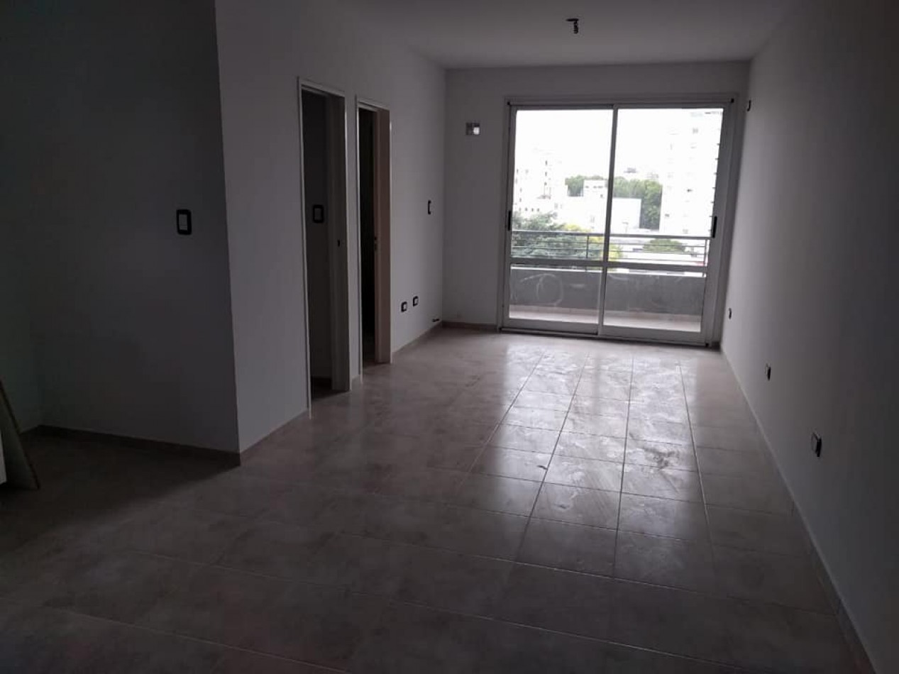 ALQUILER MONOAMBIENTE EN 13 Y 64