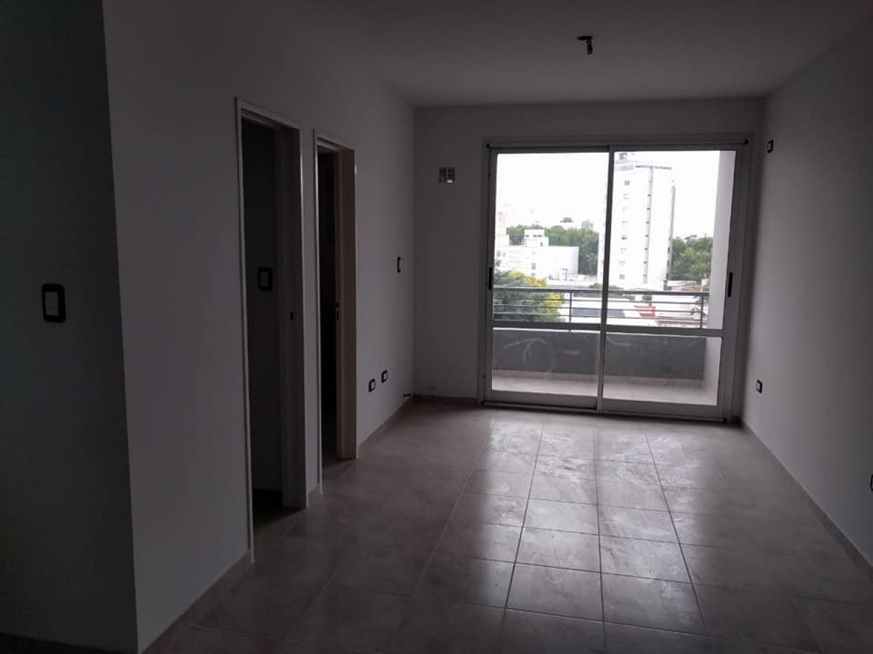 ALQUILER MONOAMBIENTE EN 13 Y 64