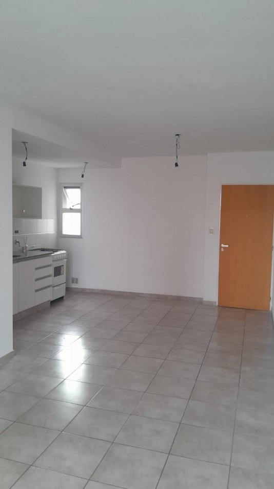 Alquiler monomabiente Av. 13 entre 63 y 64 