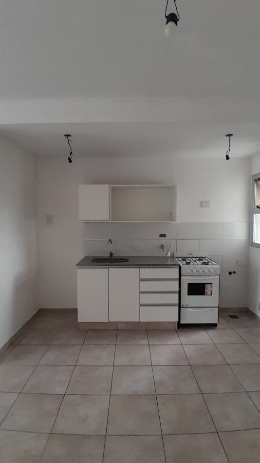 Alquiler monomabiente Av. 13 entre 63 y 64 