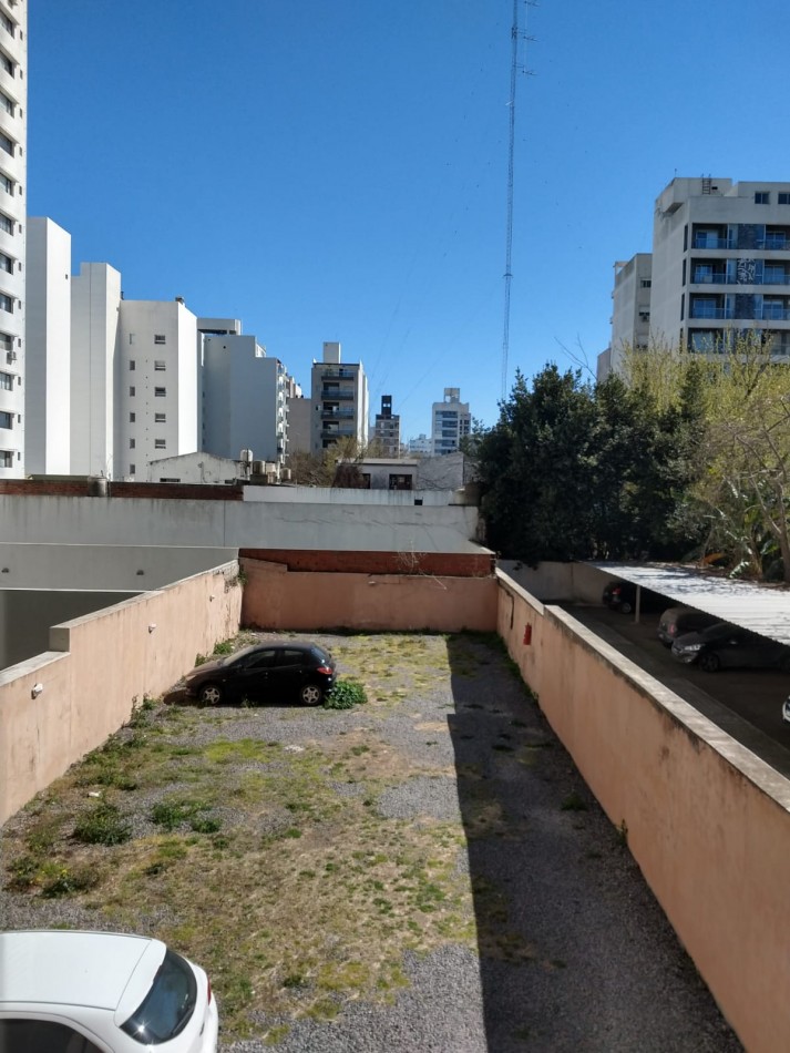 Alquiler cochera 61 e/10 y 11