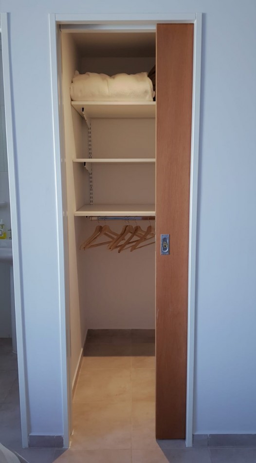 Alquiler departamento monoambiente completamente amoblado y equipado Av.13 entre 63 y 64