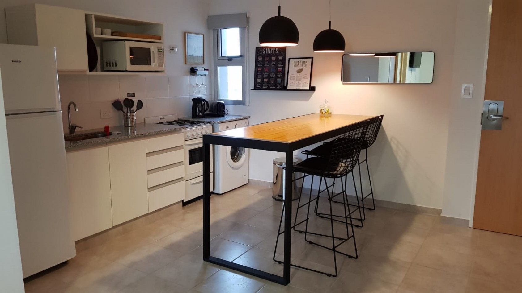 Alquiler departamento monoambiente completamente amoblado y equipado Av.13 entre 63 y 64