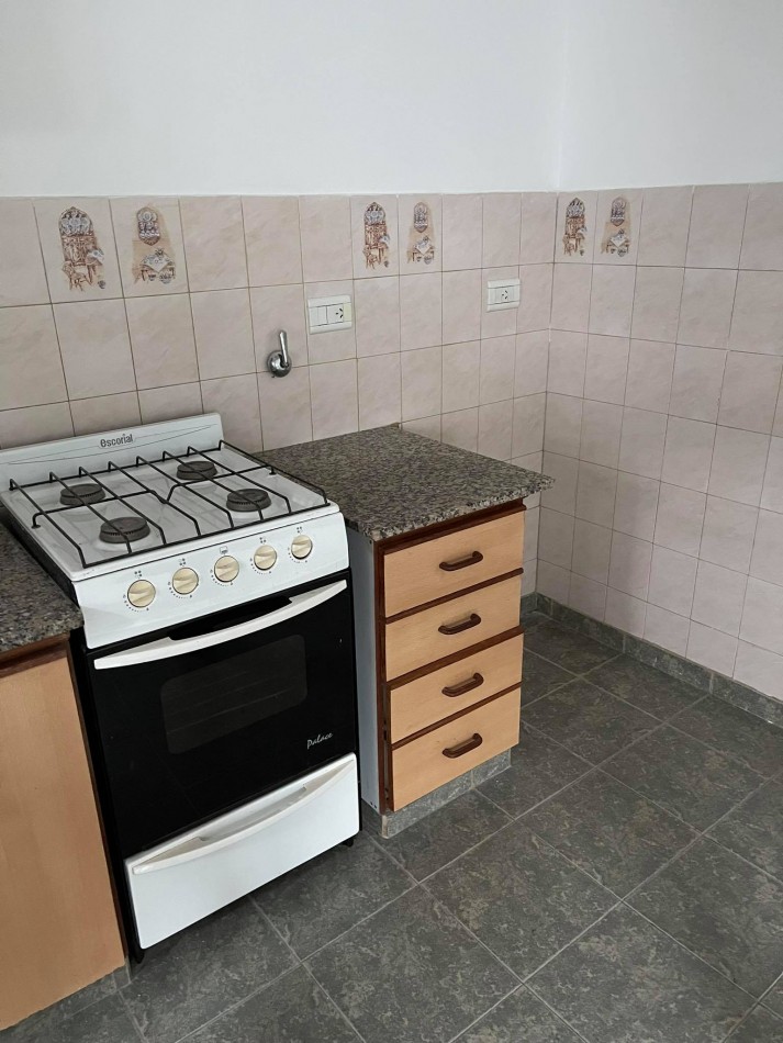 ALQUILER DPTO UN DORM EN 40 Y 122