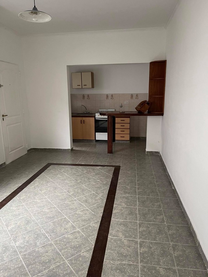 ALQUILER DPTO UN DORM EN 40 Y 122