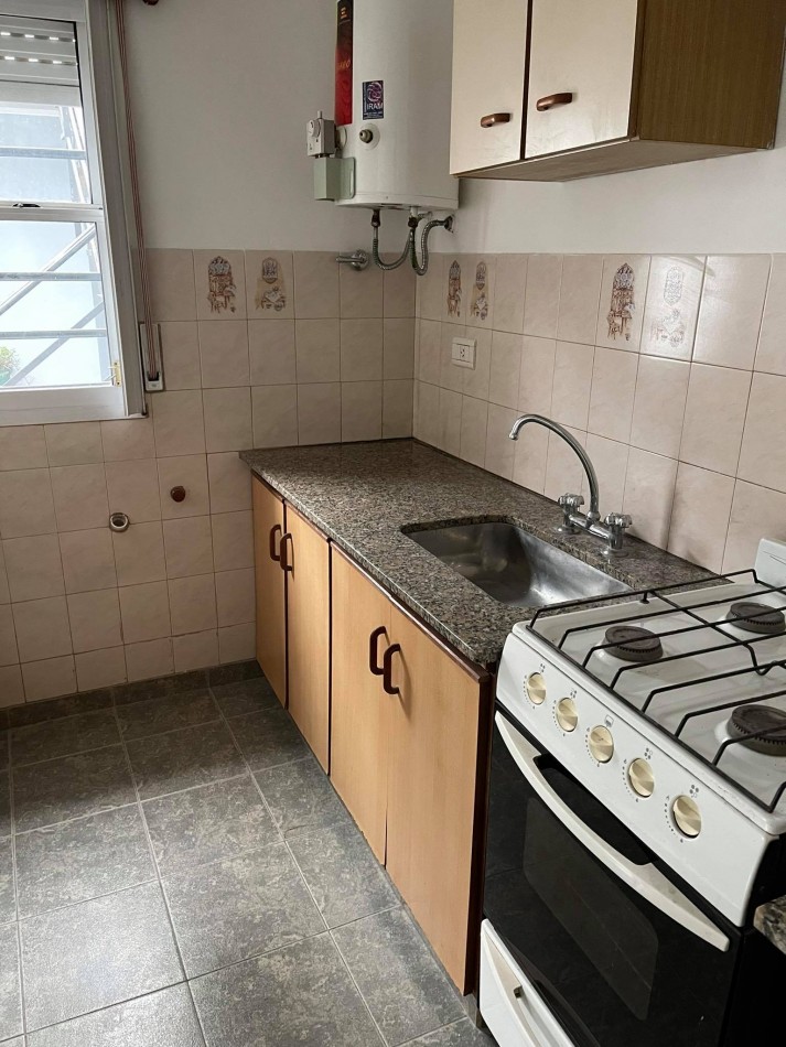 ALQUILER DPTO UN DORM EN 40 Y 122