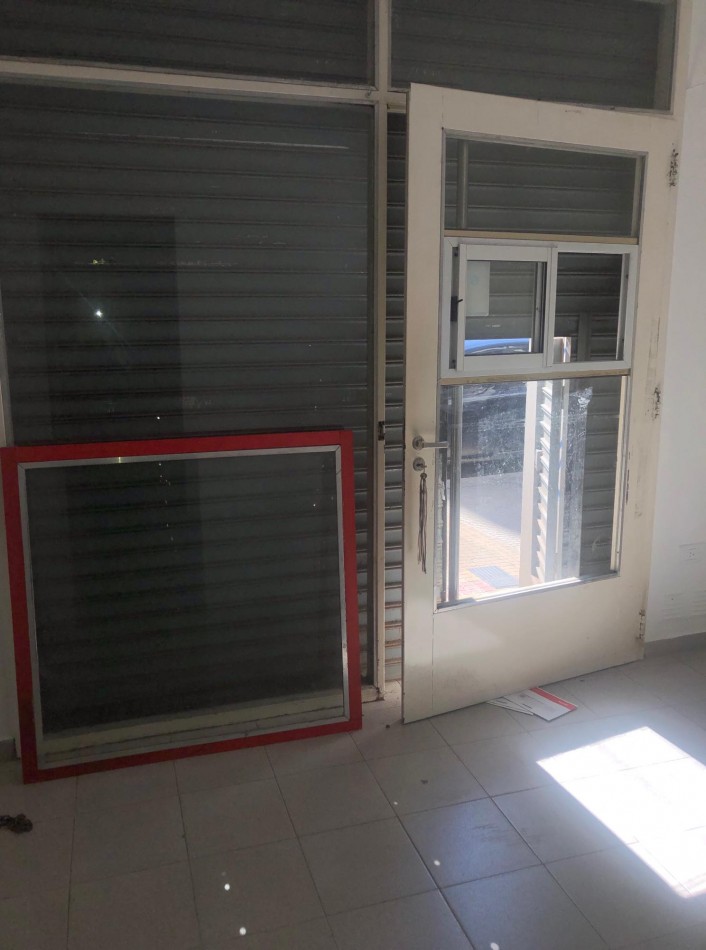 ALQUILER LOCAL COMERCIAL 4 Y 59