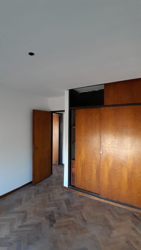 ALQUILER DPTO DOS DORM Y COCHERA EN 49 Y 13