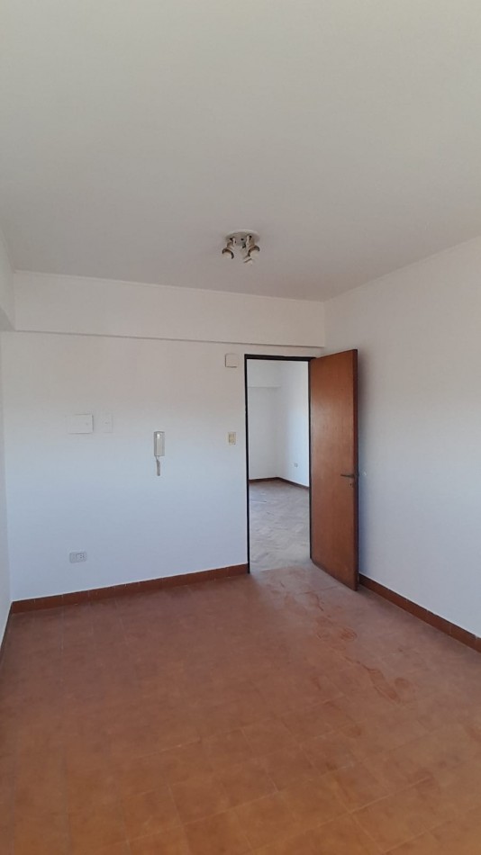 ALQUILER DPTO DOS DORM Y COCHERA EN 49 Y 13