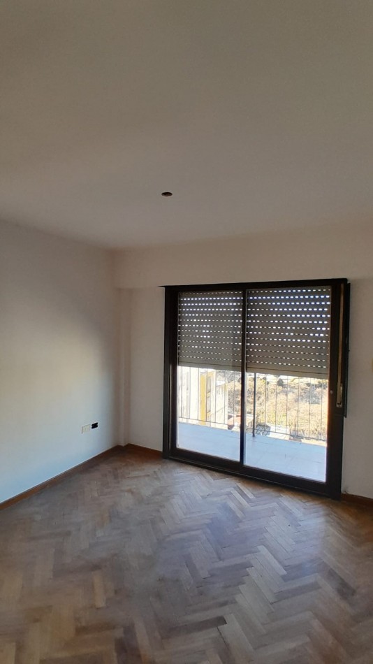 ALQUILER DPTO DOS DORM Y COCHERA EN 49 Y 13