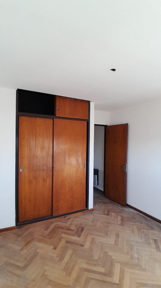 ALQUILER DPTO DOS DORM Y COCHERA EN 49 Y 13