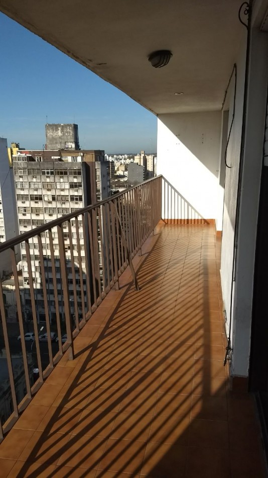 ALQUILER DPTO DOS DORM Y COCHERA EN 49 Y 13