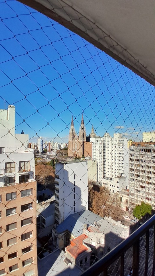ALQUILER DPTO DOS DORM Y COCHERA EN 49 Y 13