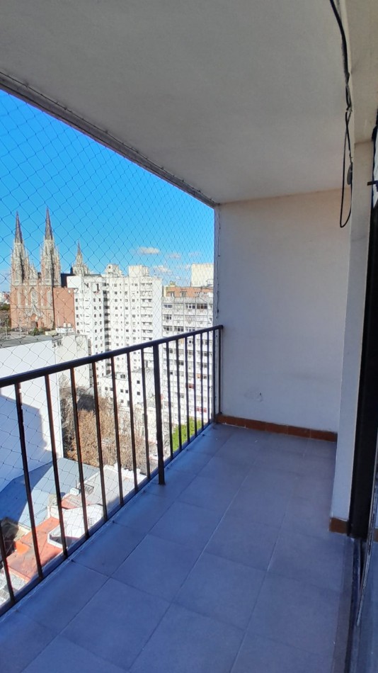 ALQUILER DPTO DOS DORM Y COCHERA EN 49 Y 13