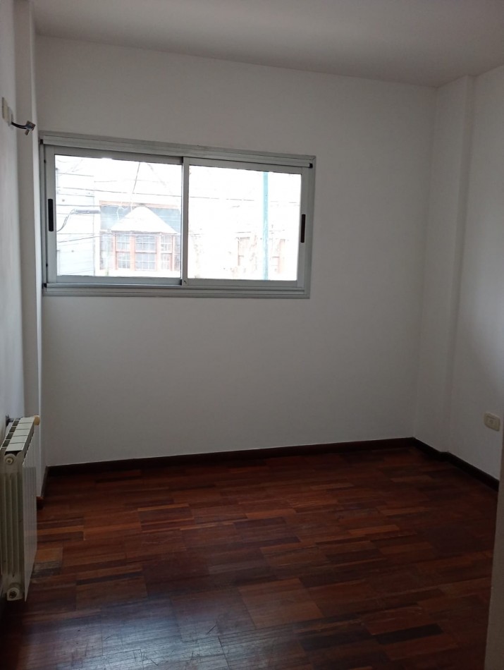 Alquiler depto 2 dormitorios + cochera 42 e/10 y 11 