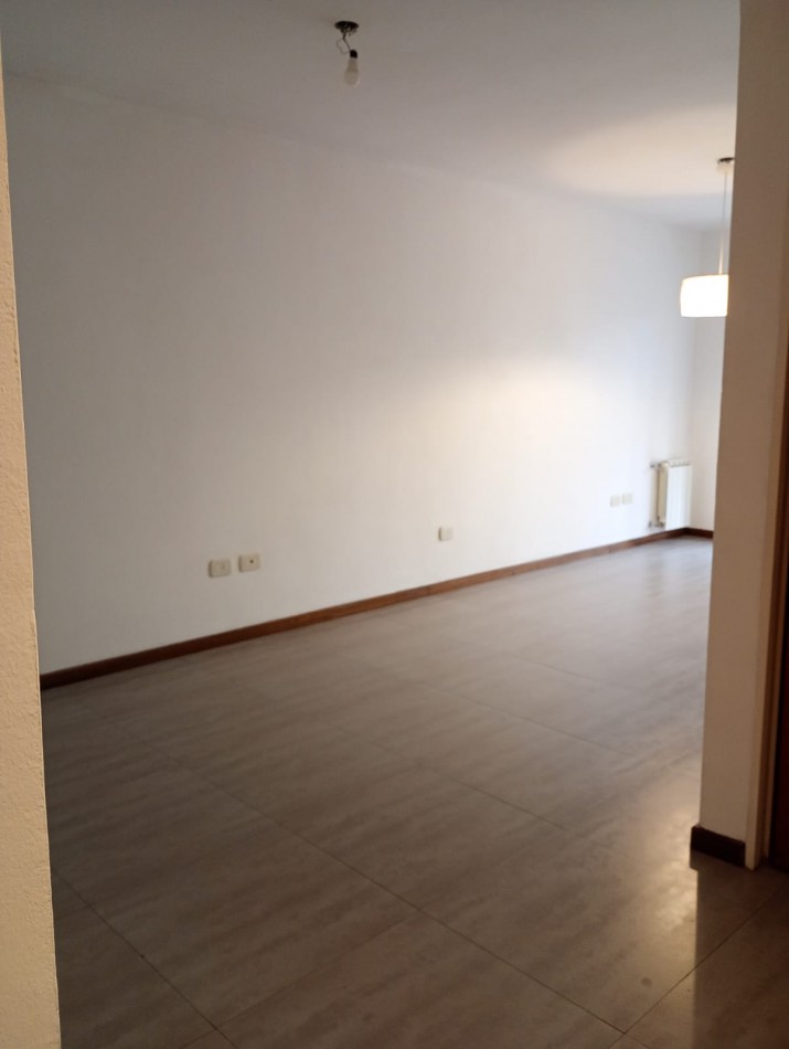 Alquiler depto 2 dormitorios + cochera 42 e/10 y 11 