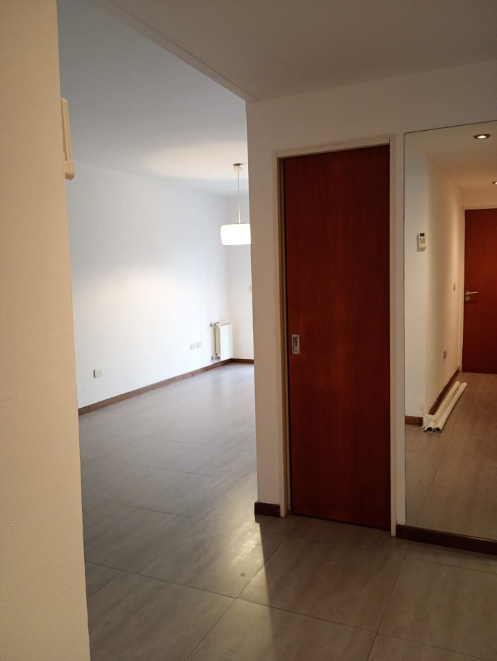 Alquiler depto 2 dormitorios + cochera 42 e/10 y 11 