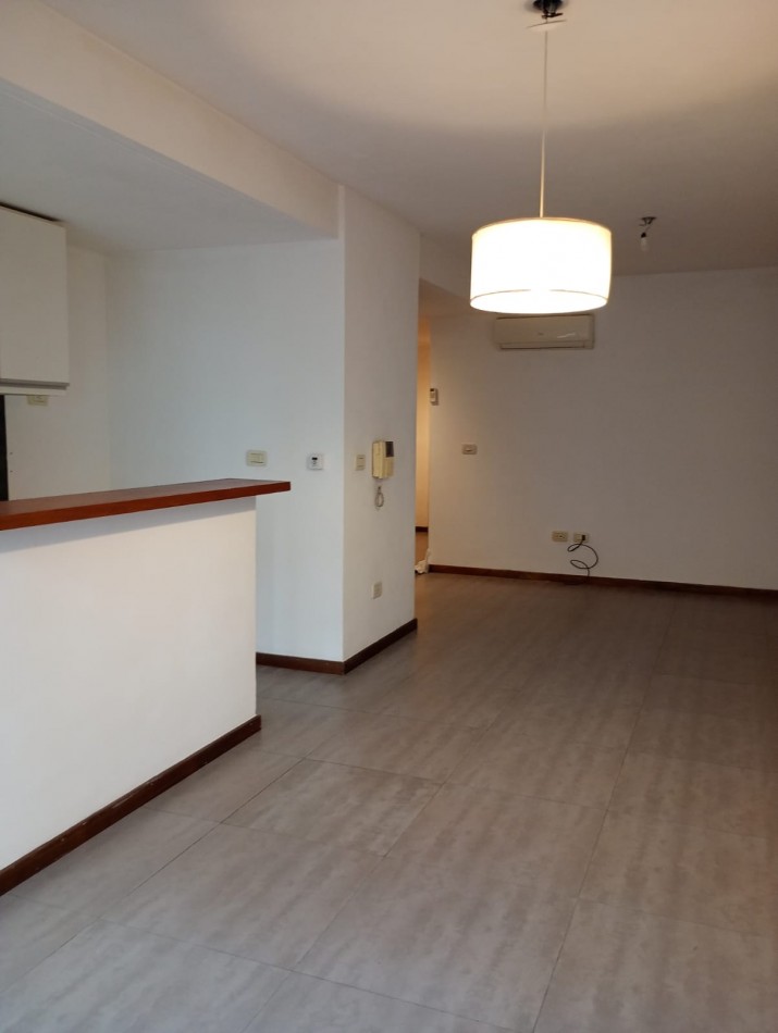 Alquiler depto 2 dormitorios + cochera 42 e/10 y 11 