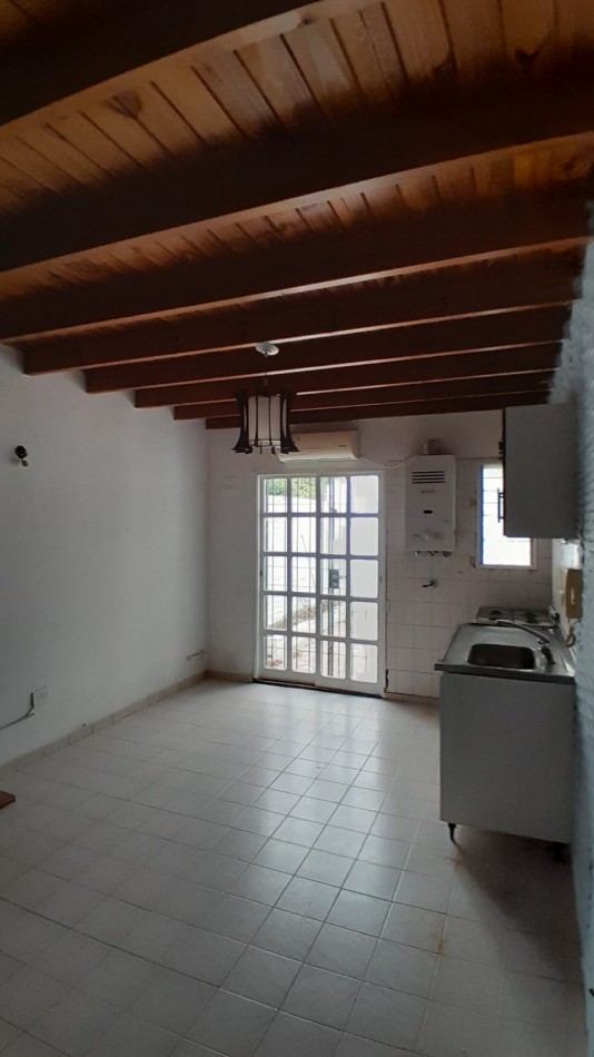 Alquiler PH 1 dormitorio 67 y 117 S/EXPENSAS