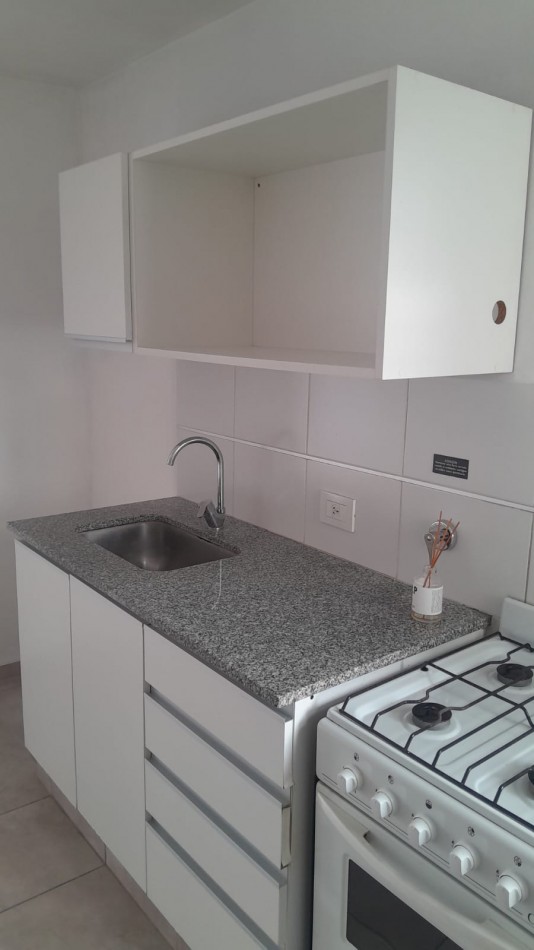 Alquiler monoambiente Av.13 e/63 y 64