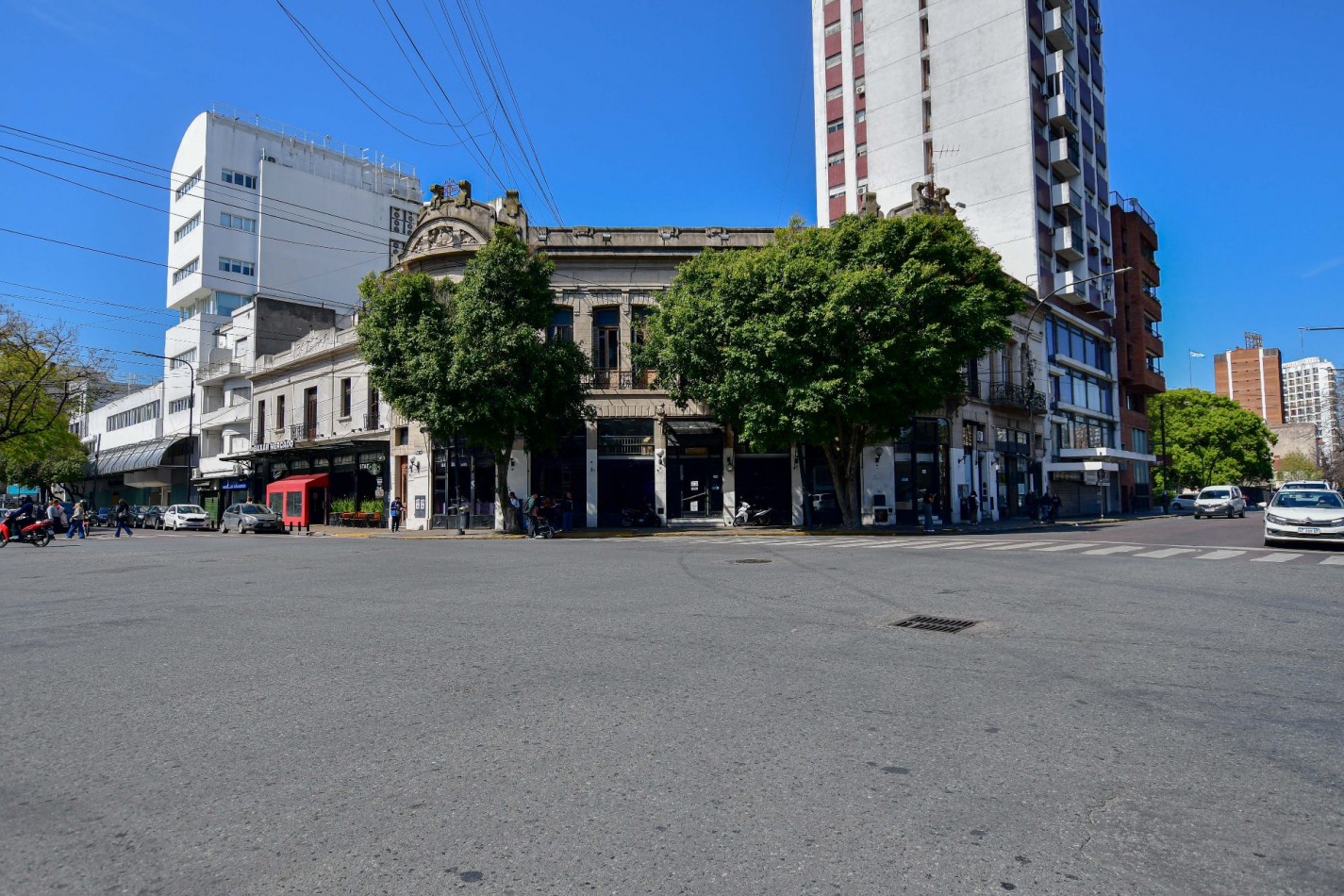 Alquiler importante oficina calle 50 y Diag.80