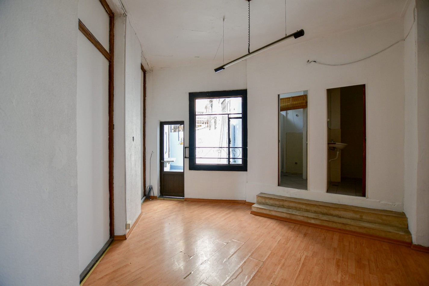 Alquiler importante oficina calle 50 y Diag.80