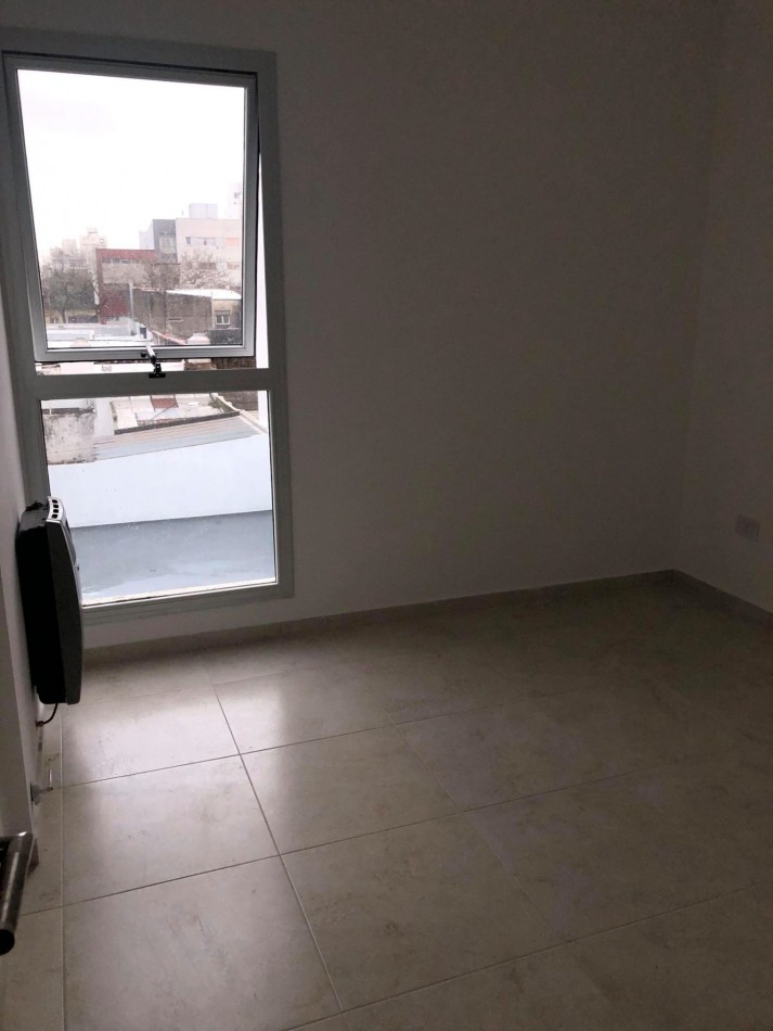 ALQUILER DPTO UN DORM Y COCHERA EN 5 Y 62