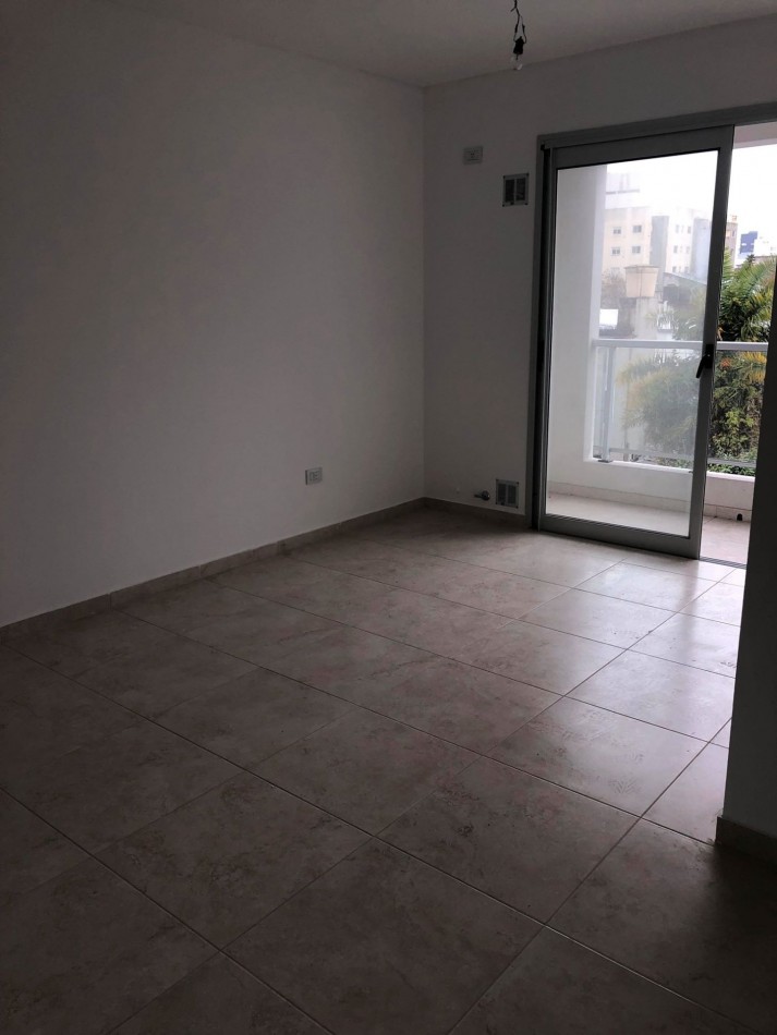 ALQUILER DPTO UN DORM Y COCHERA EN 5 Y 62