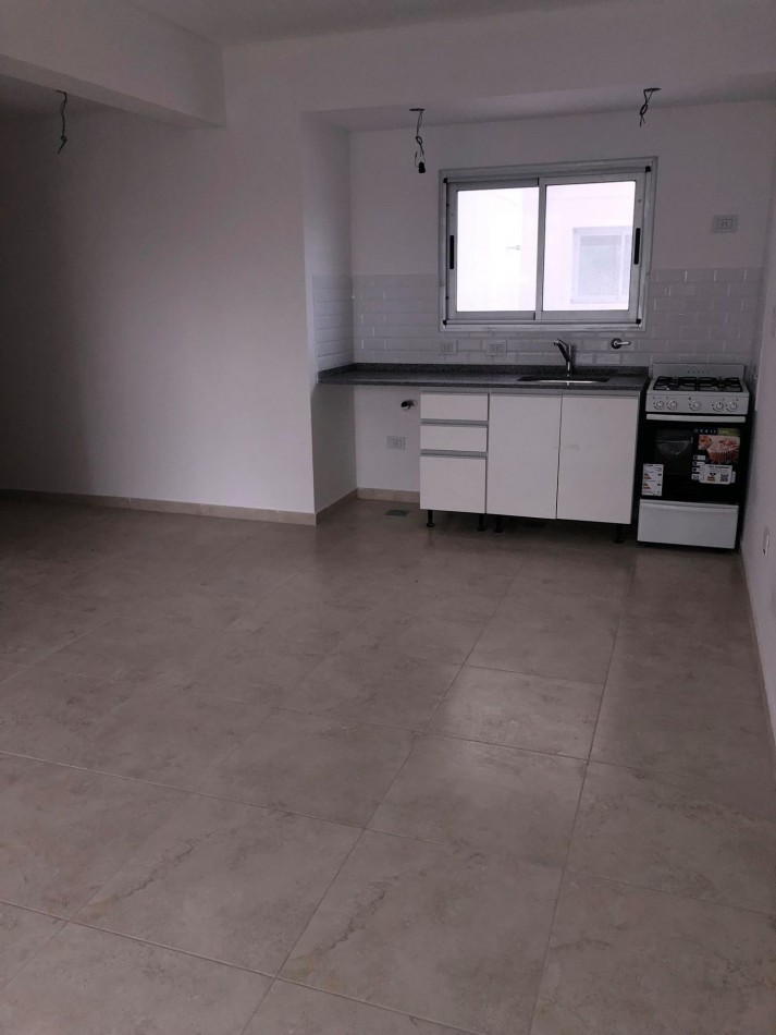 ALQUILER DPTO UN DORM Y COCHERA EN 5 Y 62