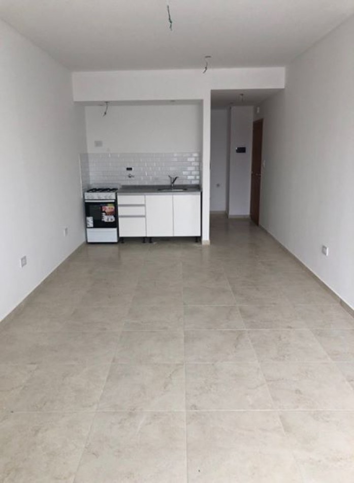 VENTA MONOAMBIENTE CON COCHERA EN 5 Y62