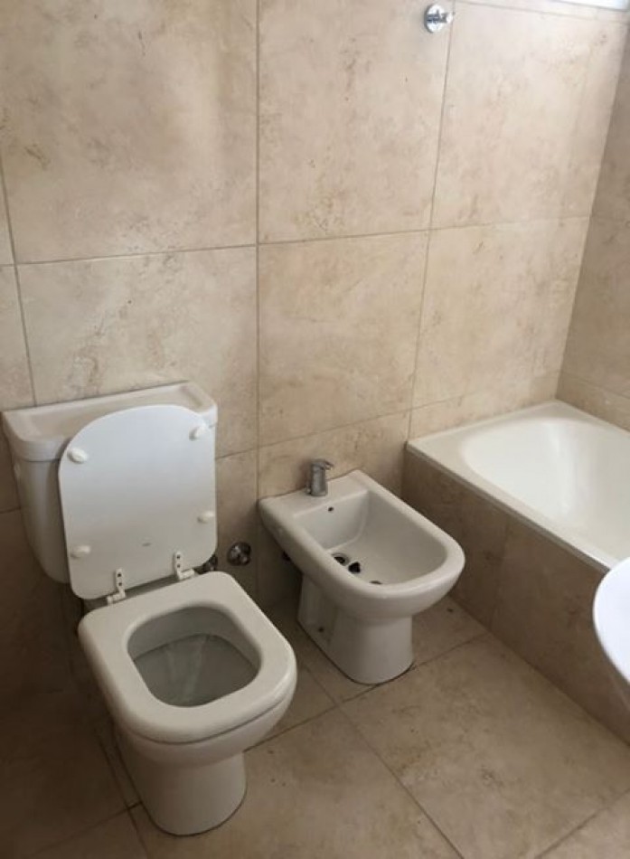 VENTA MONOAMBIENTE CON COCHERA EN 5 Y62