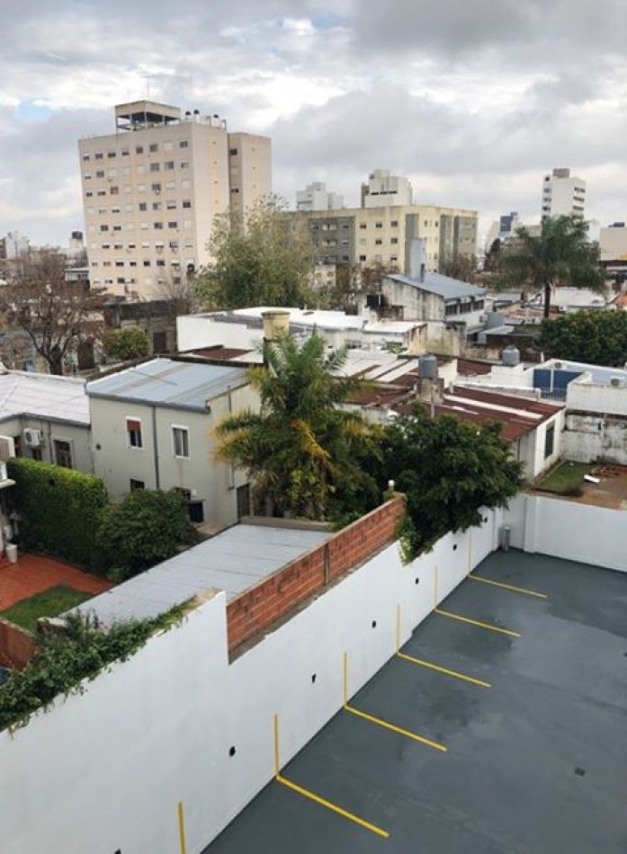VENTA MONOAMBIENTE CON COCHERA EN 5 Y62