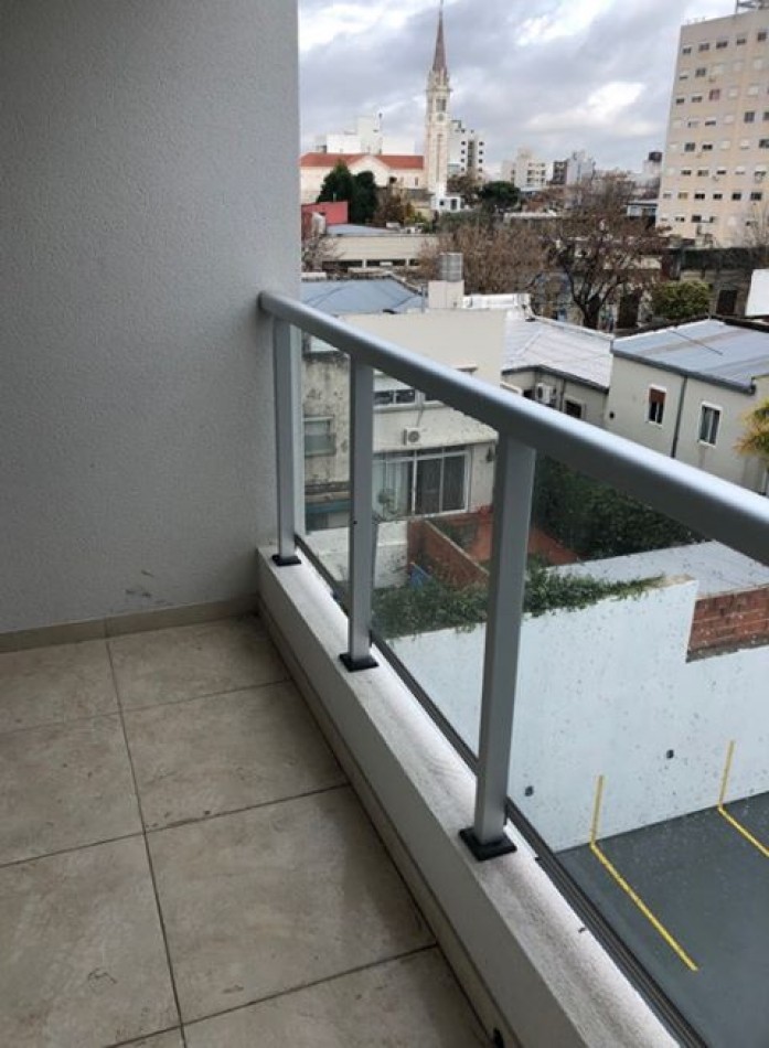VENTA MONOAMBIENTE CON COCHERA EN 5 Y62