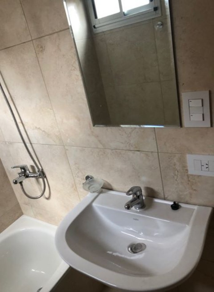 VENTA MONOAMBIENTE CON COCHERA EN 5 Y62