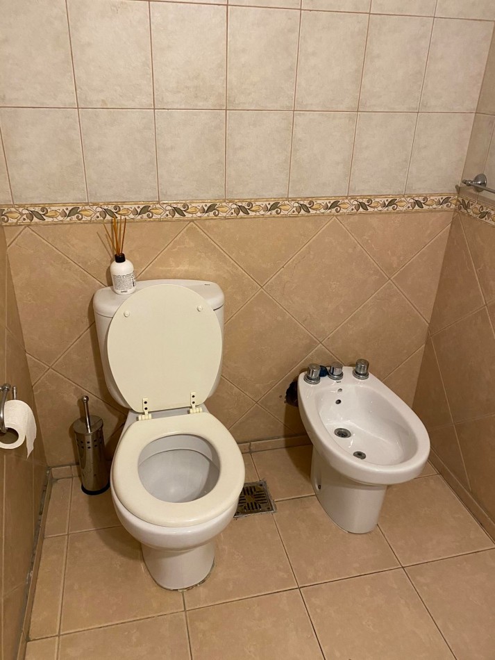 VENTA DUPLEX DE DOS DORM EN 71 Y 7