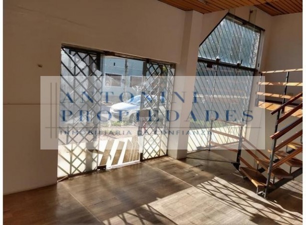 VENTA Local comercial + departamento con patio 530 e/6 y 7