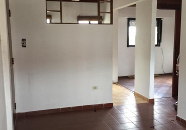 Alquiler depto tipo duplex de tres dormitorios en Barrio De Cano Funes en Los Hornos, calle 141 entre 58 y 59