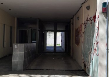 ALQUILER COCHERA 60 E/ 3 Y 4