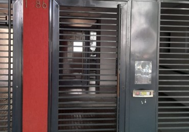Alquiler cochera 4 e/60 y 61